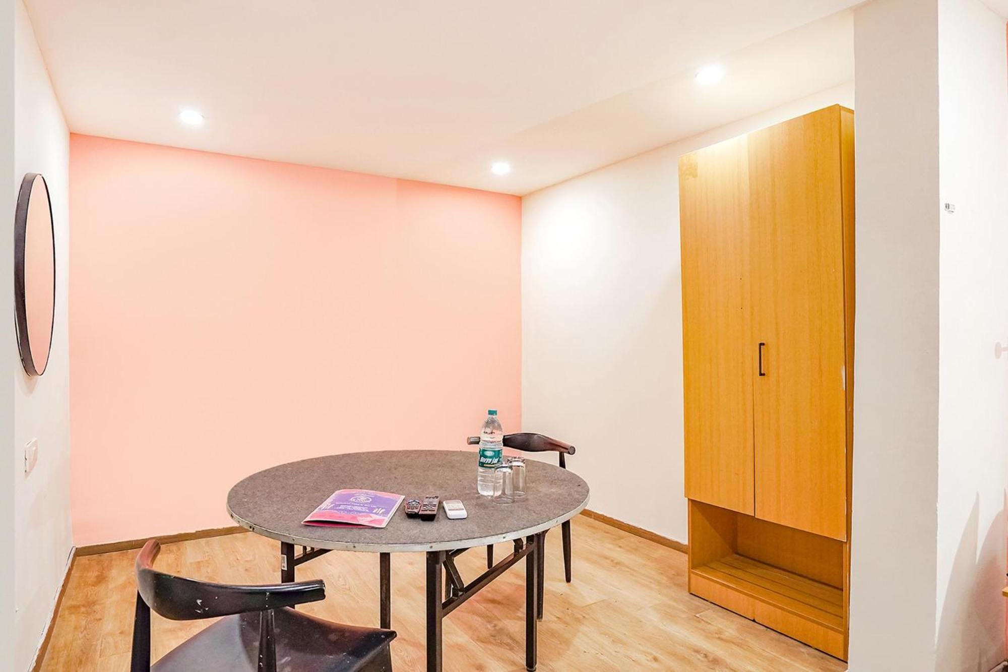 Super Townhouse O Hotel Aditya Residency Near Parthala Over Bridge Sector 121 Noida Indirapuram Екстер'єр фото