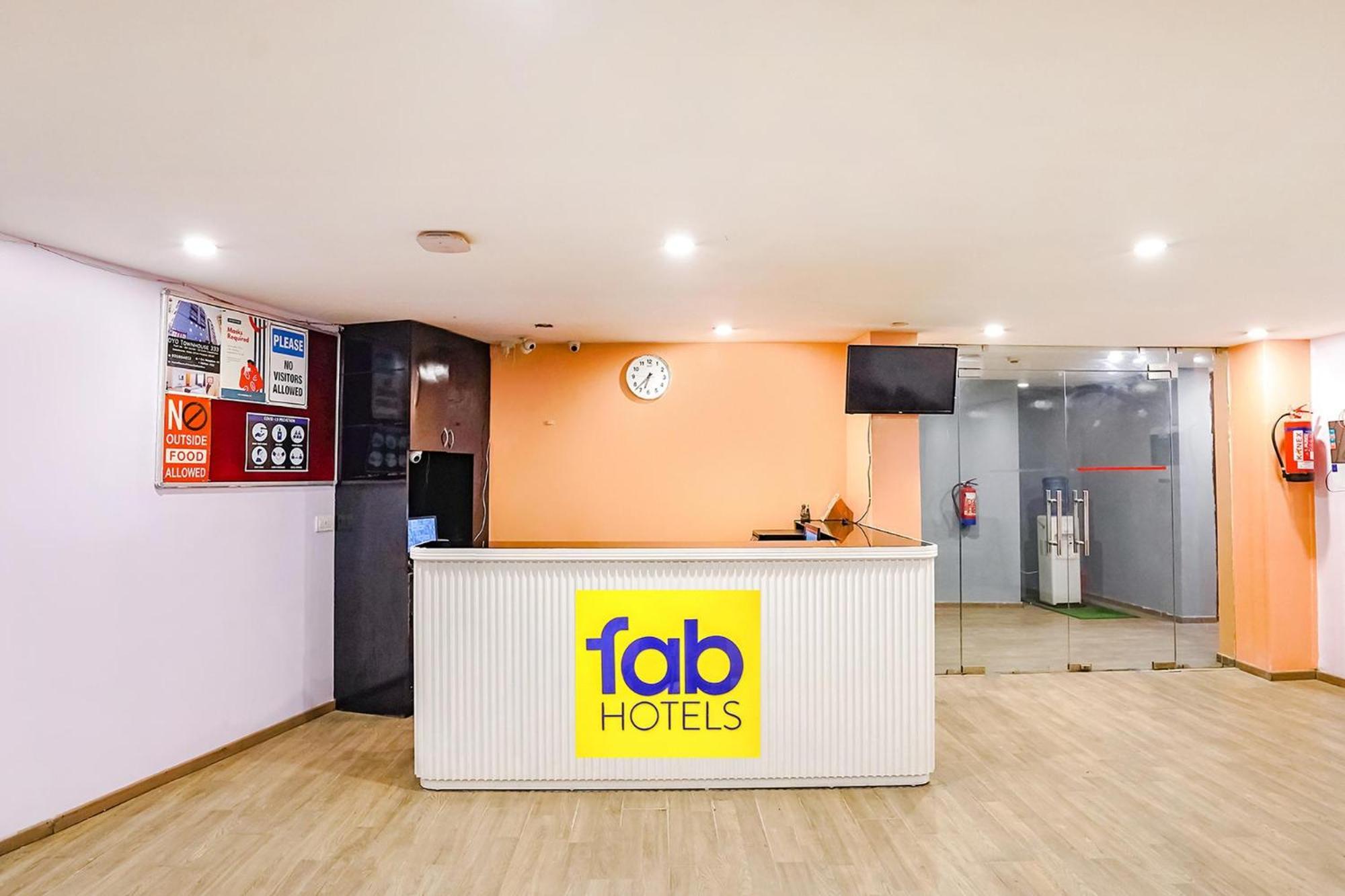 Super Townhouse O Hotel Aditya Residency Near Parthala Over Bridge Sector 121 Noida Indirapuram Екстер'єр фото