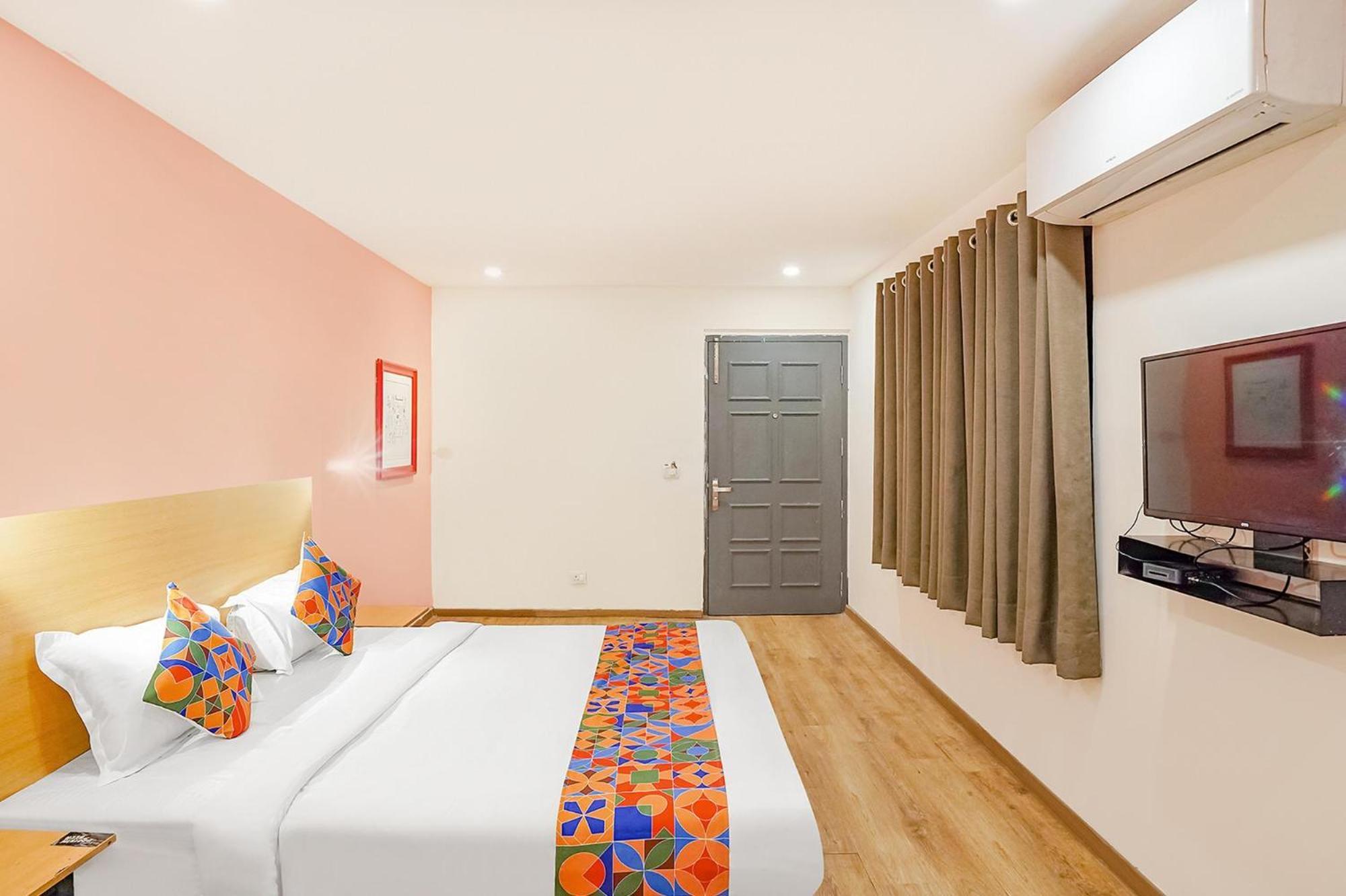 Super Townhouse O Hotel Aditya Residency Near Parthala Over Bridge Sector 121 Noida Indirapuram Екстер'єр фото
