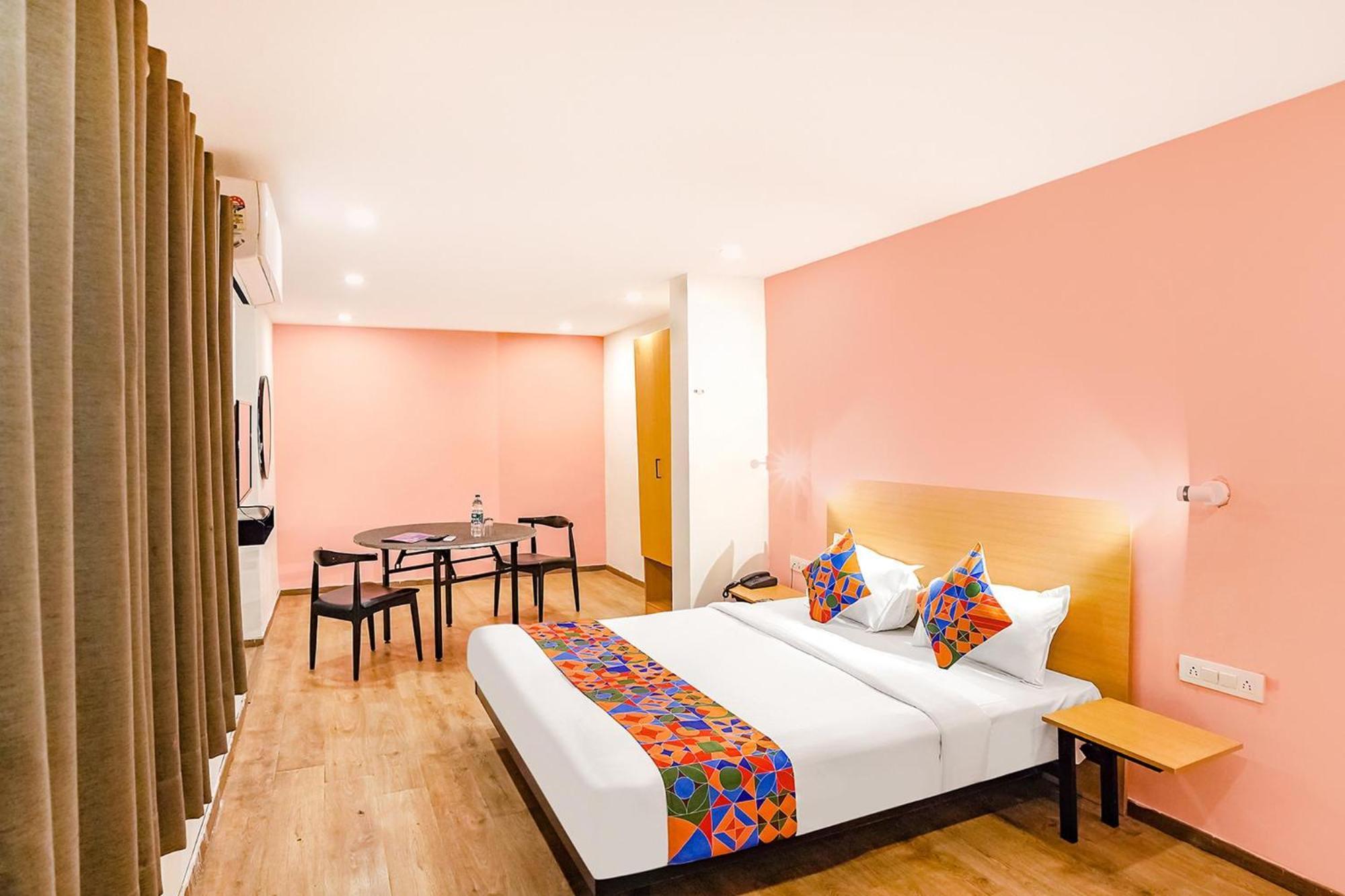 Super Townhouse O Hotel Aditya Residency Near Parthala Over Bridge Sector 121 Noida Indirapuram Екстер'єр фото
