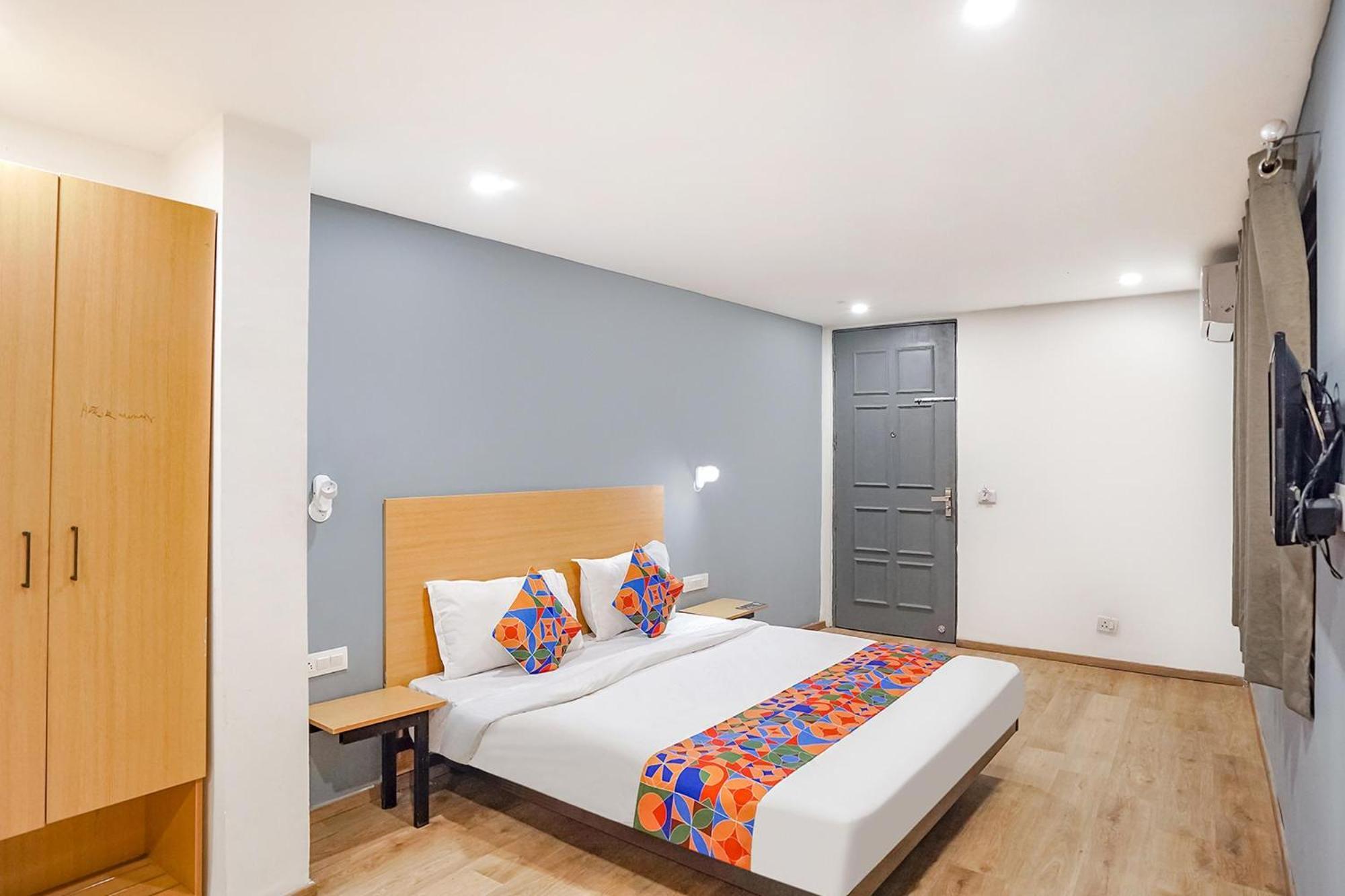 Super Townhouse O Hotel Aditya Residency Near Parthala Over Bridge Sector 121 Noida Indirapuram Екстер'єр фото