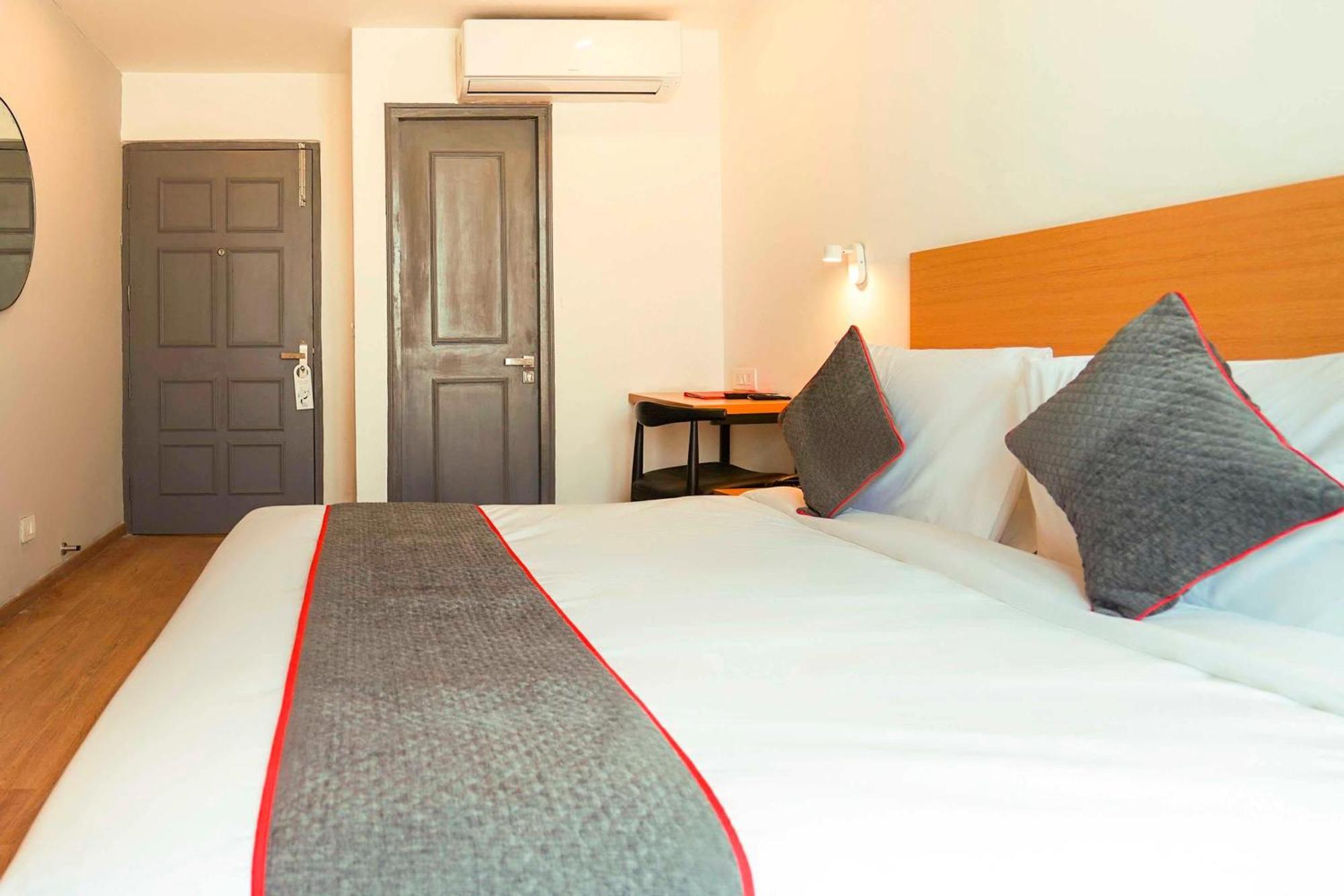 Townhouse O Hotel Aditya Residency Near Parthala Over Bridge Sector 121 Noida Indirapuram Екстер'єр фото