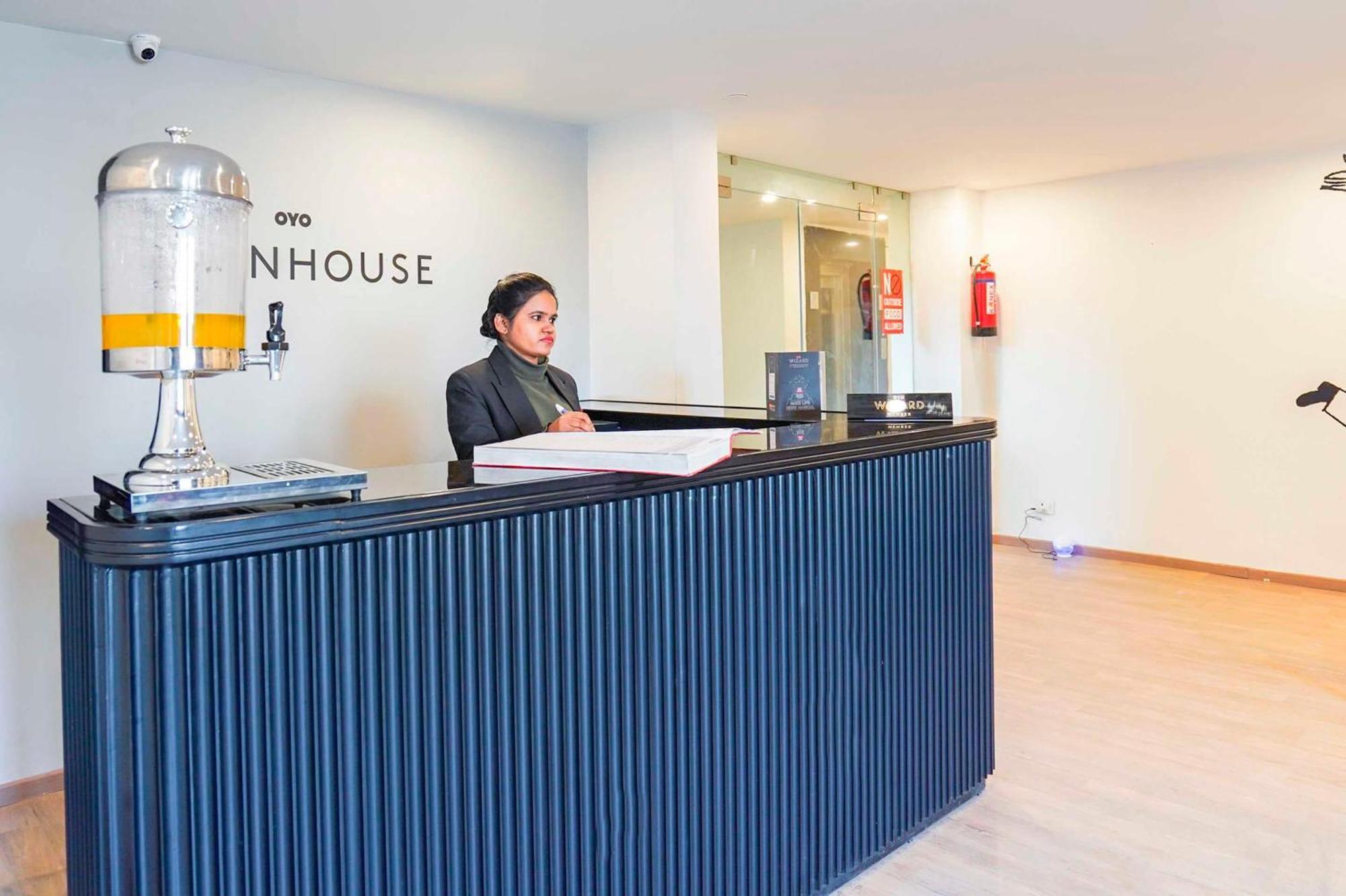 Townhouse O Hotel Aditya Residency Near Parthala Over Bridge Sector 121 Noida Indirapuram Екстер'єр фото