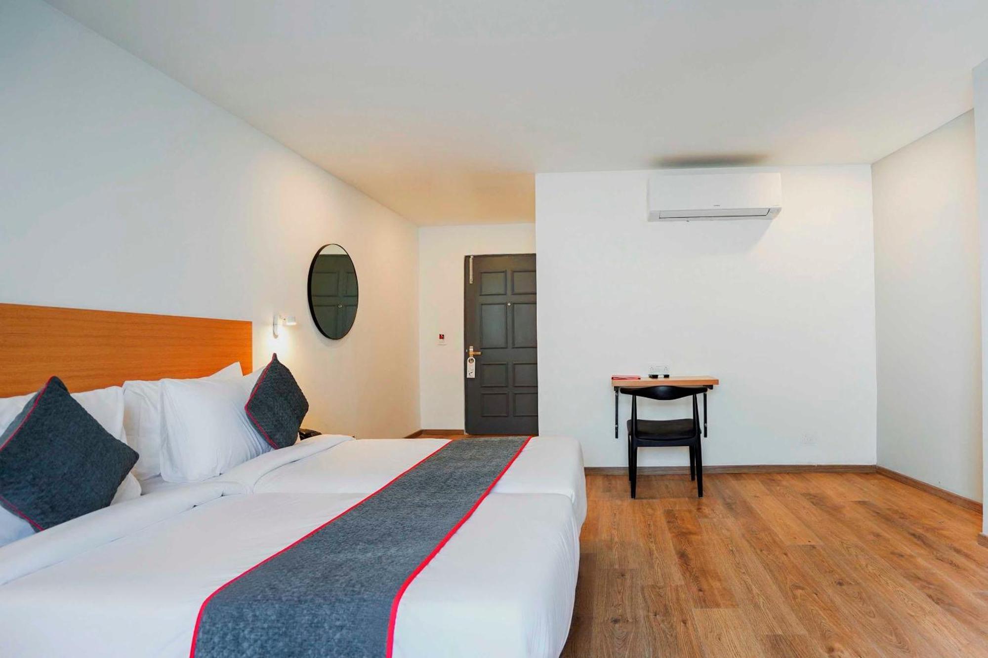 Townhouse O Hotel Aditya Residency Near Parthala Over Bridge Sector 121 Noida Indirapuram Екстер'єр фото